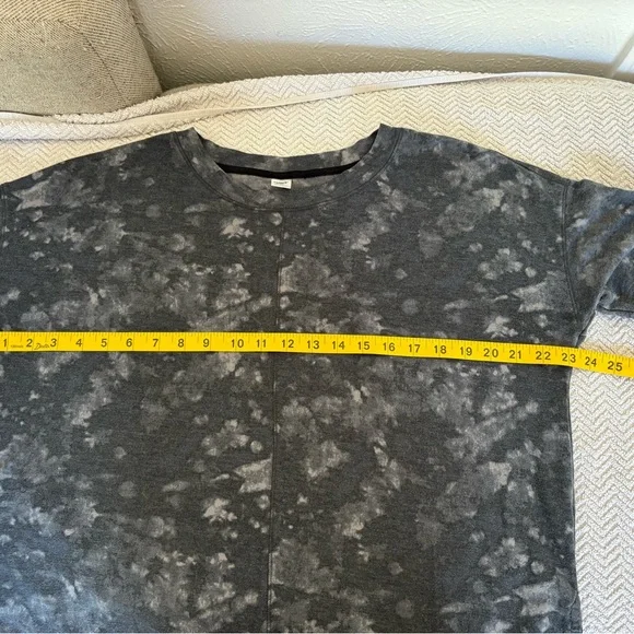Old Navy Active Charcoal Tie-Dye Long Sleeve Shirt relaxed fit size medium - Picture 5 of 7